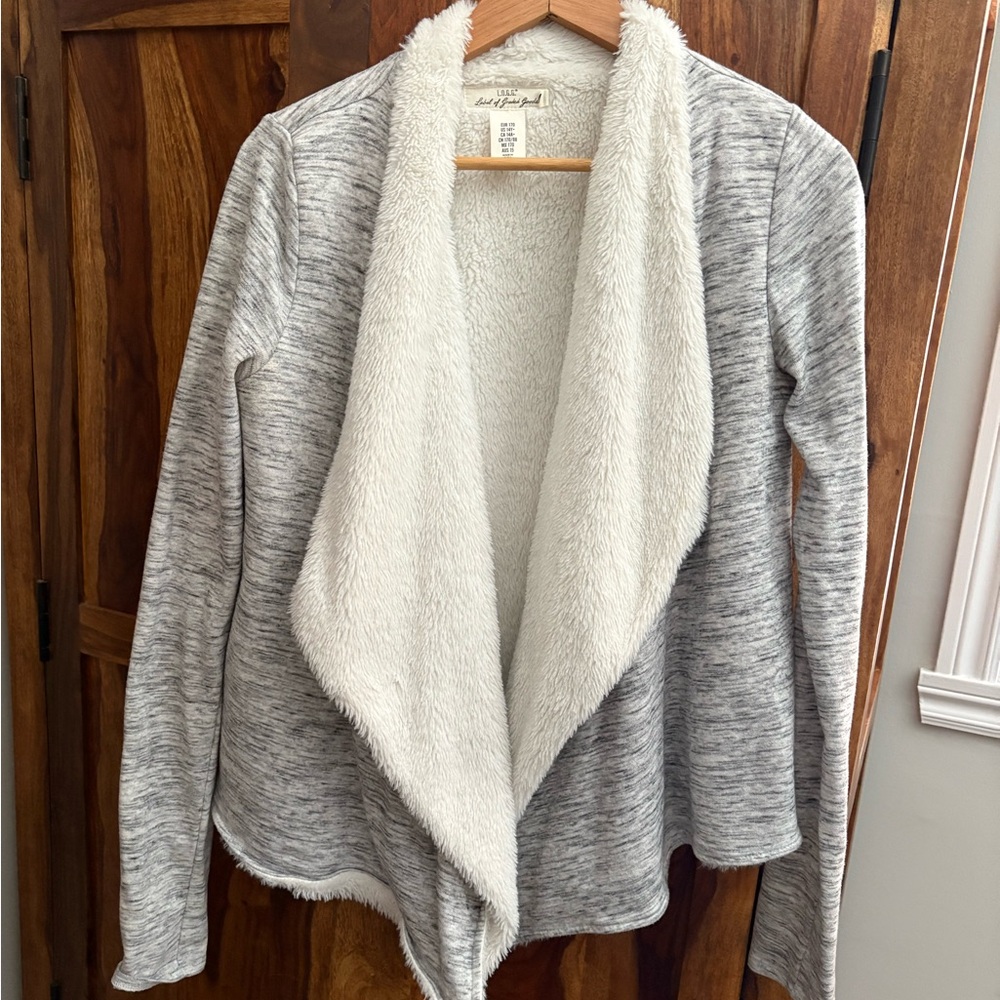Grey sweater with plush inside